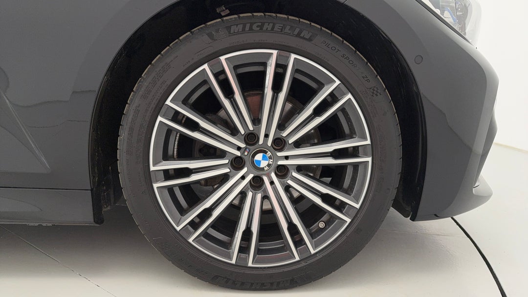 2019 BMW 3 20i M Sport, Automatic, 71401 km, Right Front Wheel