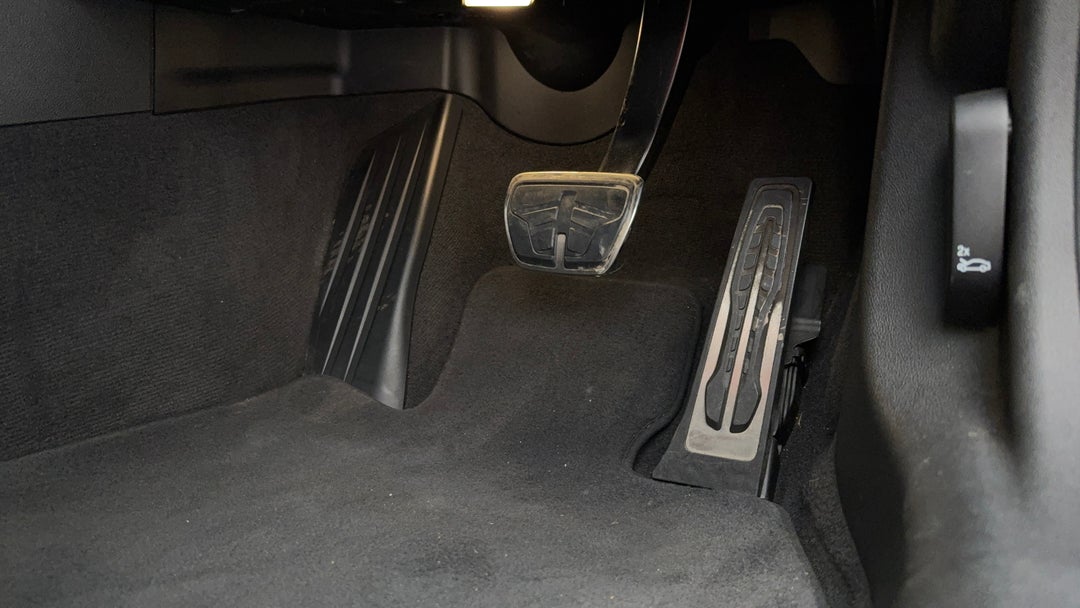 2019 BMW 3 20i M Sport, Automatic, 71401 km, Pedals and Footmat