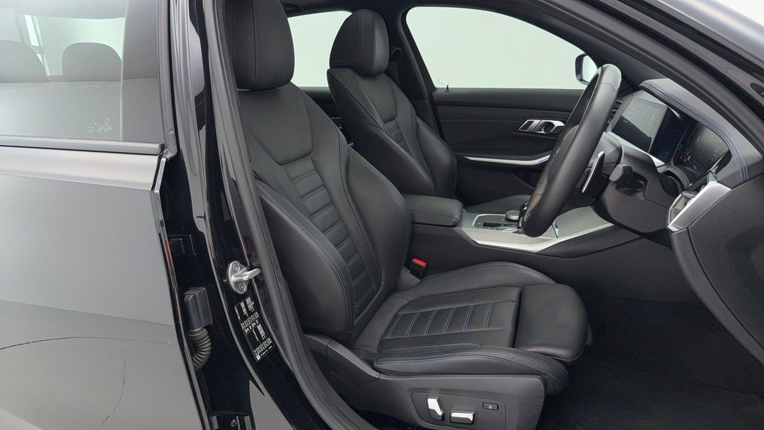 2019 BMW 3 20i M Sport, Automatic, 71401 km, Right Side Front Door Cabin View