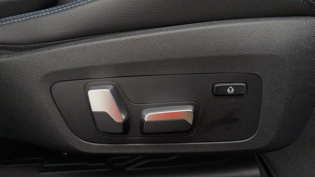 2019 BMW 3 20i M Sport, Automatic, 71401 km, Drivers Side Adjustment Panel