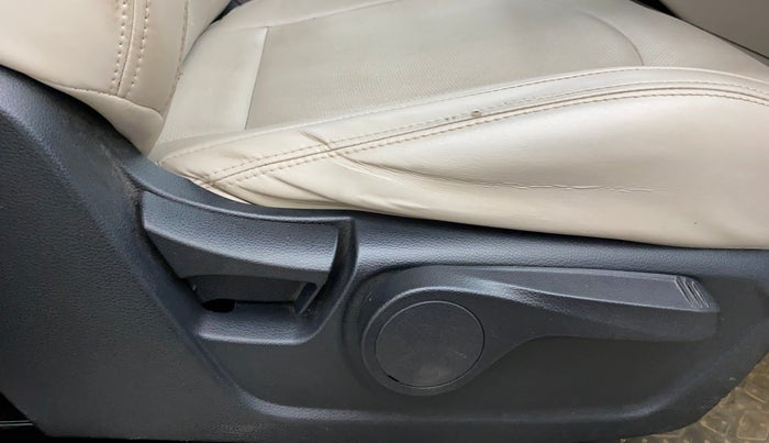 2019 Mahindra XUV300 W8 1.5 DIESEL, Diesel, Manual, 1,28,939 km, Driver Side Adjustment Panel
