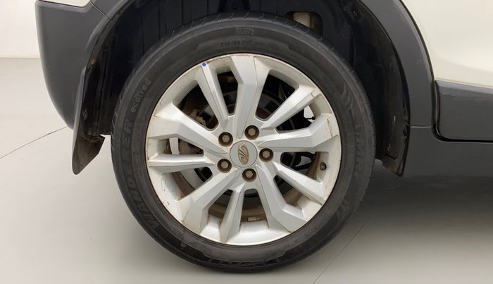 2019 Mahindra XUV300 W8 1.5 DIESEL, Diesel, Manual, 1,28,939 km, Right Rear Wheel