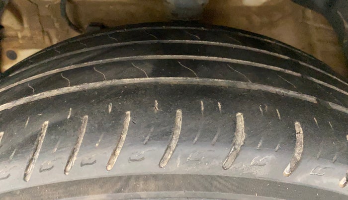 2019 Mahindra XUV300 W8 1.5 DIESEL, Diesel, Manual, 1,28,939 km, Left Front Tyre Tread