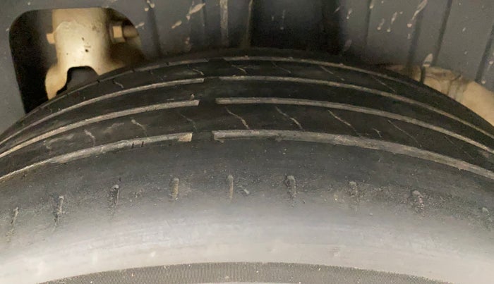 2019 Mahindra XUV300 W8 1.5 DIESEL, Diesel, Manual, 1,28,939 km, Left Rear Tyre Tread