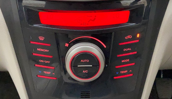 2019 Mahindra XUV300 W8 1.5 DIESEL, Diesel, Manual, 1,28,939 km, Automatic Climate Control