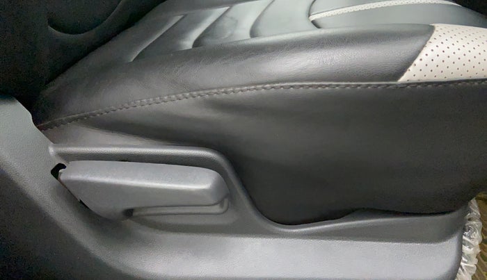 2014 Maruti Ritz VXI, Petrol, Manual, 13,661 km, Driver Side Adjustment Panel