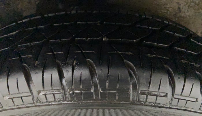 2014 Maruti Ritz VXI, Petrol, Manual, 13,661 km, Right Front Tyre Tread