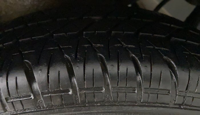 2014 Maruti Ritz VXI, Petrol, Manual, 13,661 km, Left Rear Tyre Tread