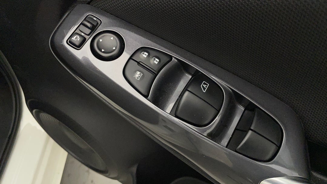 2022 Nissan Juke St, Automatic, 20274 km, Drivers Side Door Panel Controls