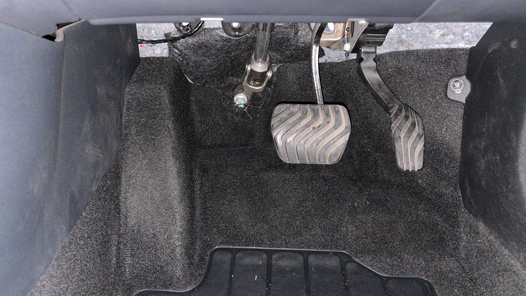 2022 Nissan Juke St, Automatic, 20274 km, Pedals and Footmat