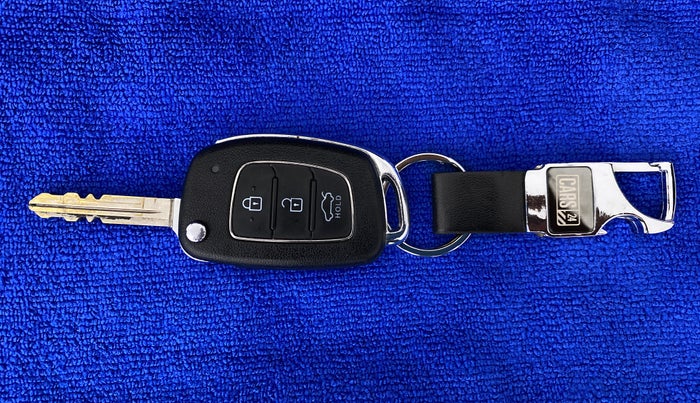 2021 Hyundai AURA S CNG, CNG, Manual, 27,489 km, Key Close Up