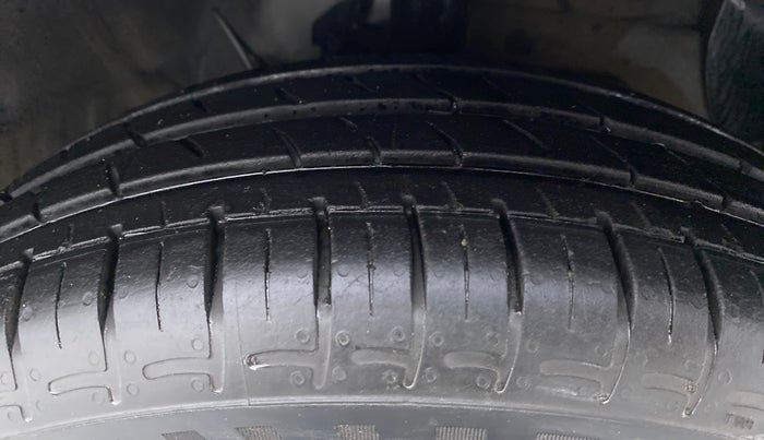 2021 Hyundai AURA S CNG, CNG, Manual, 27,489 km, Right Front Tyre Tread