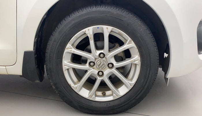 2018 Maruti Swift ZDI AMT, Diesel, Automatic, 1,04,595 km, Right Front Wheel
