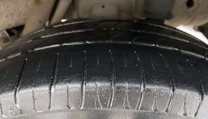 2016 Mahindra Kuv100 K8 6 STR, Petrol, Manual, 53,540 km, Left Rear Tyre Tread