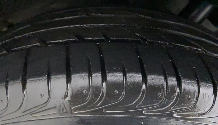 2014 Toyota Etios V, Petrol, Manual, 13,919 km, Right Rear Tyre Tread