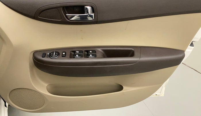 2011 Hyundai i20 SPORTZ 1.2, Petrol, Manual, 47,039 km, Driver Side Door Panels Control