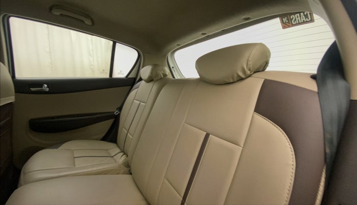 2011 Hyundai i20 SPORTZ 1.2, Petrol, Manual, 47,039 km, Right Side Rear Door Cabin