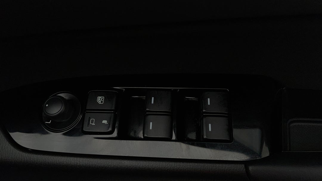 2021 Mazda CX-5 Maxx Sport (fwd), Automatic, 15357 km, Drivers Side Door Panel Controls