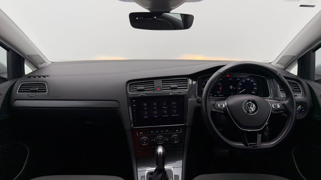 2017 Volkswagen Golf 110 Tsi Comfortline, Automatic, 50240 km, Dashboard View