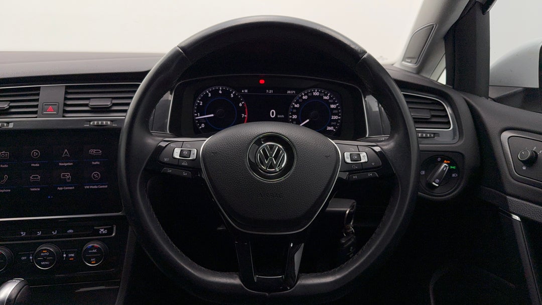 2017 Volkswagen Golf 110 Tsi Comfortline, Automatic, 50240 km, Steering Wheel Close-up