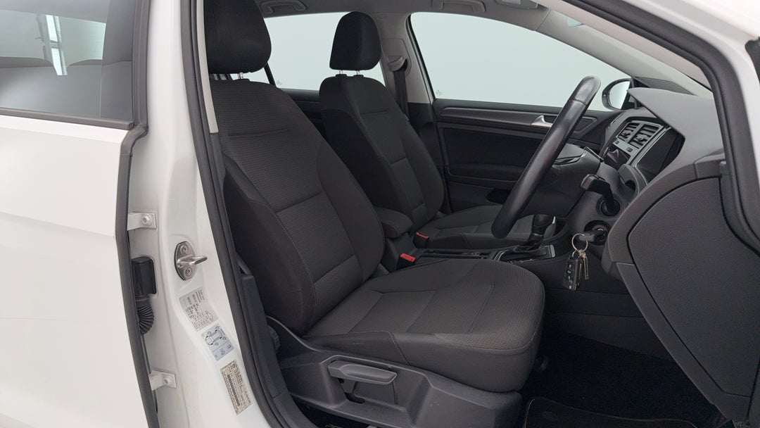 2017 Volkswagen Golf 110 Tsi Comfortline, Automatic, 50240 km, Right Side Front Door Cabin View