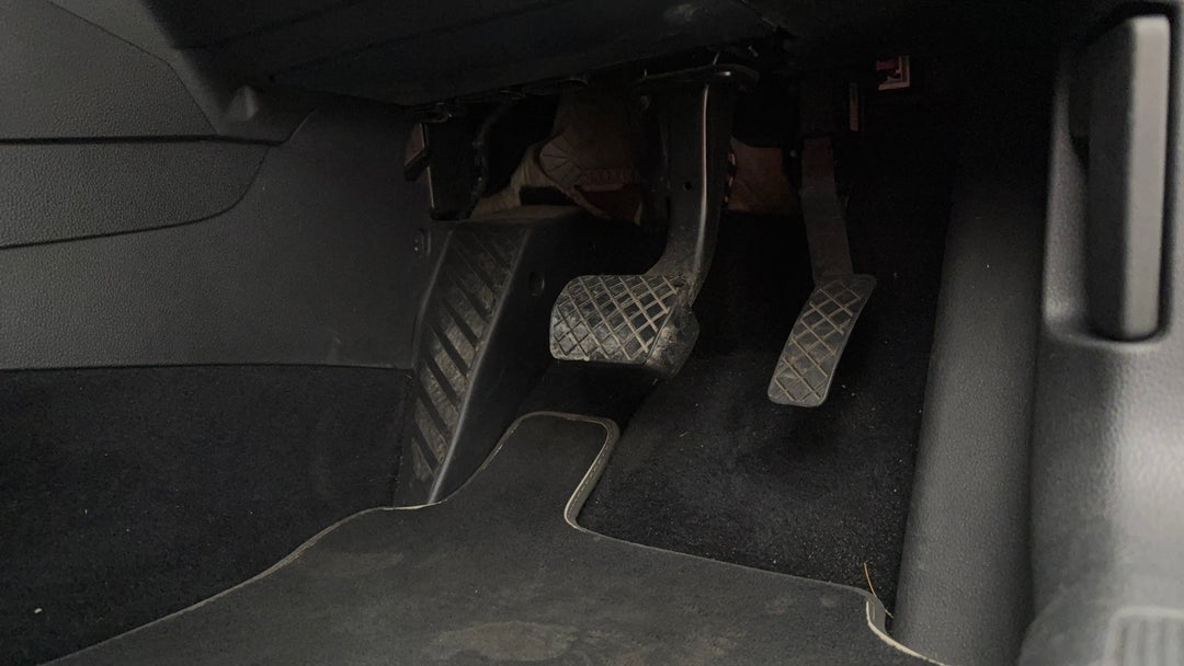 2017 Volkswagen Golf 110 Tsi Comfortline, Automatic, 50240 km, Pedals and Footmat