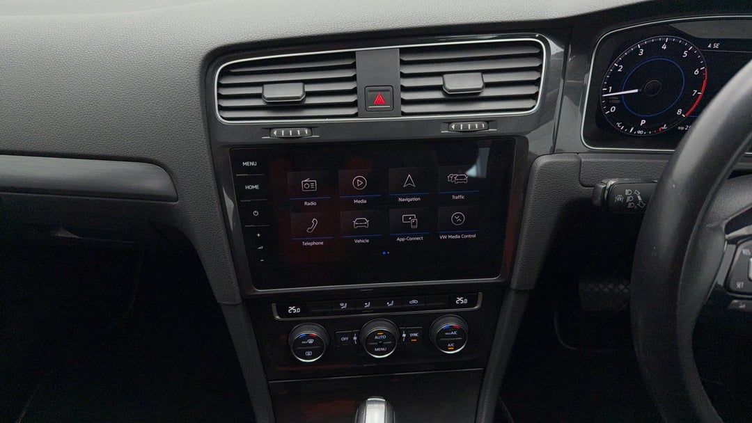 2017 Volkswagen Golf 110 Tsi Comfortline, Automatic, 50240 km, Center Console