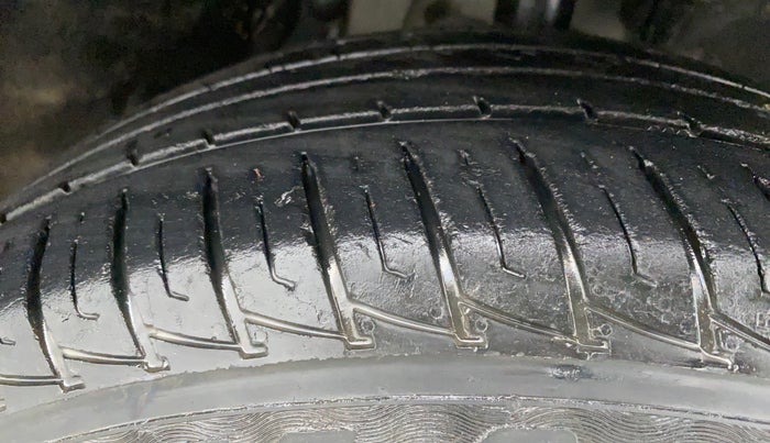 2017 Nissan Terrano XL P, Petrol, Manual, 37,377 km, Right Front Tyre Tread