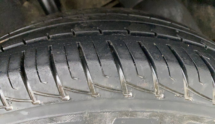 2017 Nissan Terrano XL P, Petrol, Manual, 37,377 km, Left Rear Tyre Tread