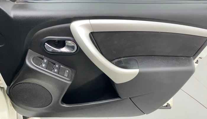 2017 Nissan Terrano XL P, Petrol, Manual, 37,377 km, Driver Side Door Panels Control