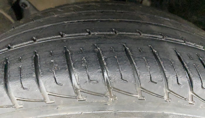 2017 Nissan Terrano XL P, Petrol, Manual, 37,377 km, Left Front Tyre Tread