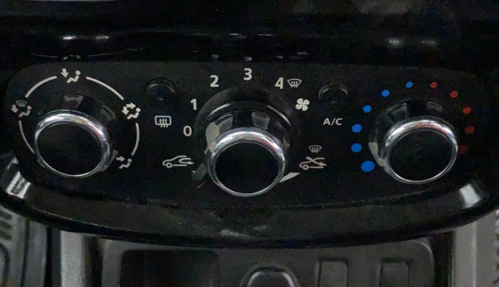 2017 Nissan Terrano XL P, Petrol, Manual, 37,377 km, AC Unit - Directional switch has minor damage