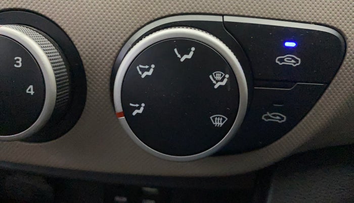 2016 Hyundai Grand i10 SPORTZ 1.2 KAPPA VTVT, Petrol, Manual, 42,777 km, AC Unit - Directional switch has minor damage