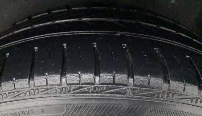 2015 Volkswagen Polo HIGHLINE1.5L DIESEL, Diesel, Manual, 87,811 km, Right Rear Tyre Tread