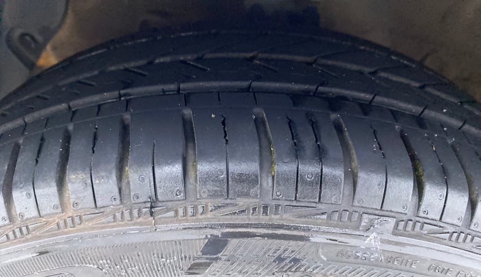 2014 Hyundai Xcent S 1.2, Petrol, Manual, 62,062 km, Left Front Tyre Tread