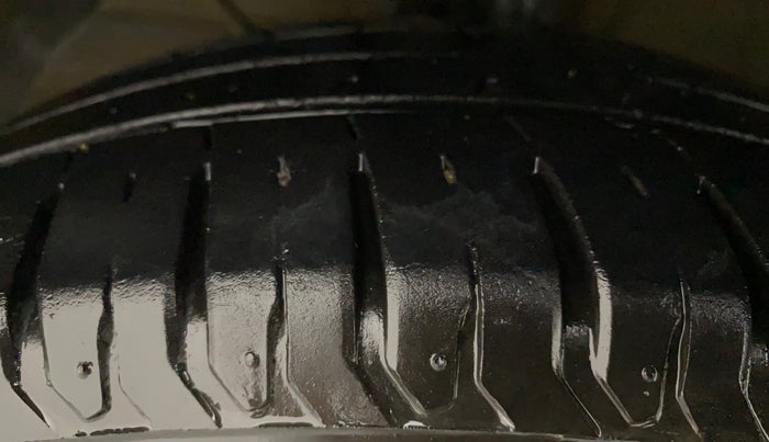 2021 Maruti XL6 ALPHA MT, Petrol, Manual, 28,079 km, Left Front Tyre Tread
