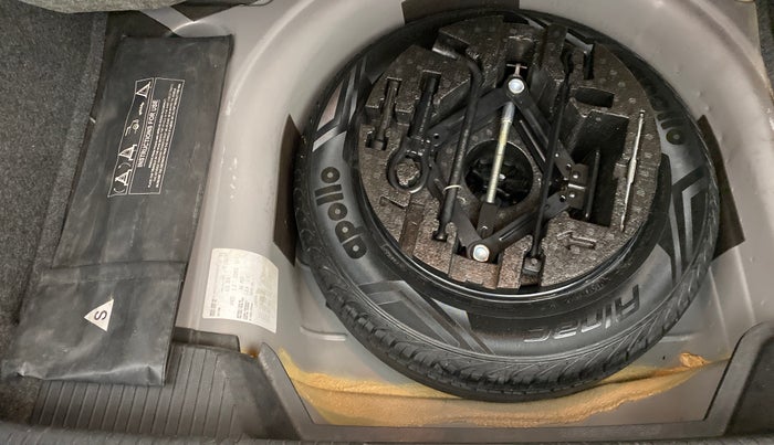 2017 Volkswagen Ameo COMFORTLINE 1.2, Petrol, Manual, 31,597 km, Spare Tyre