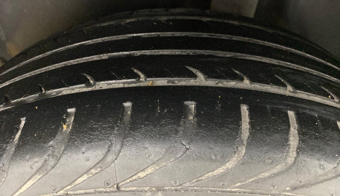 2017 Volkswagen Ameo COMFORTLINE 1.2, Petrol, Manual, 31,597 km, Left Rear Tyre Tread