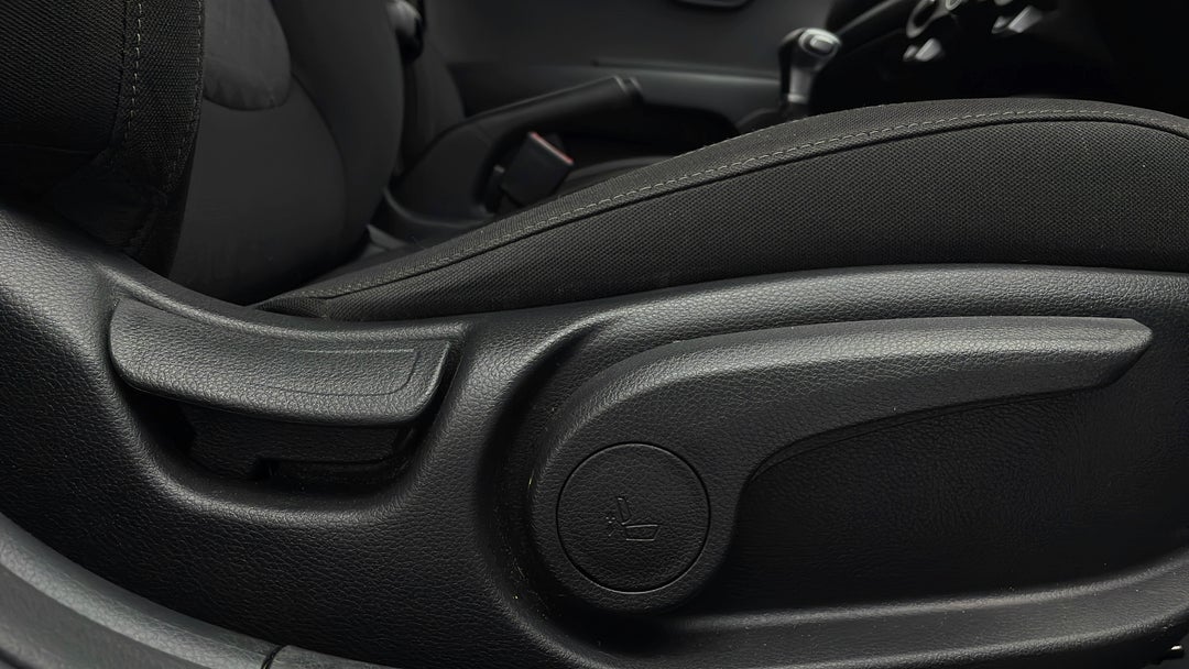 2020 Kia Rio Sport, Automatic, 35553 km, Drivers Side Adjustment Panel