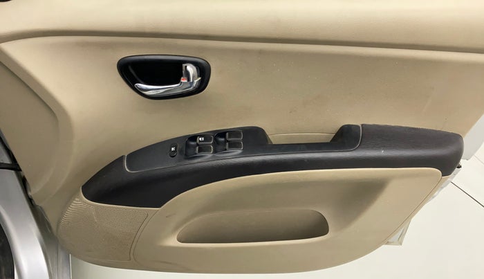 2016 Hyundai i10 SPORTZ 1.1, Petrol, Manual, 82,913 km, Driver Side Door Panels Control