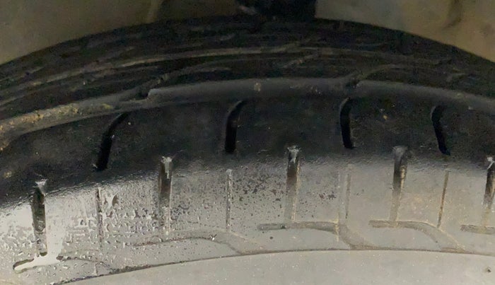 2016 Hyundai i10 SPORTZ 1.1, Petrol, Manual, 82,913 km, Left Front Tyre Tread