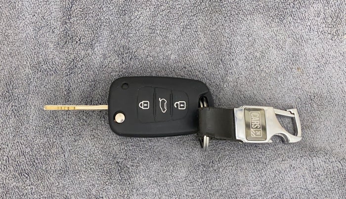 2016 Hyundai i10 SPORTZ 1.1, Petrol, Manual, 82,913 km, Key Close Up