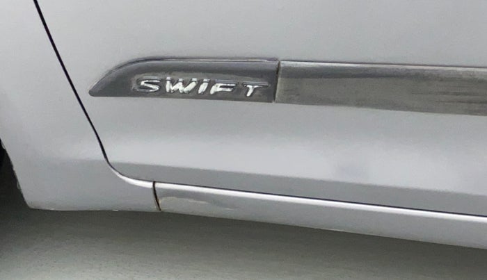 2011 Maruti Swift VXI, Petrol, Manual, 61,138 km, Left running board - Minor scratches