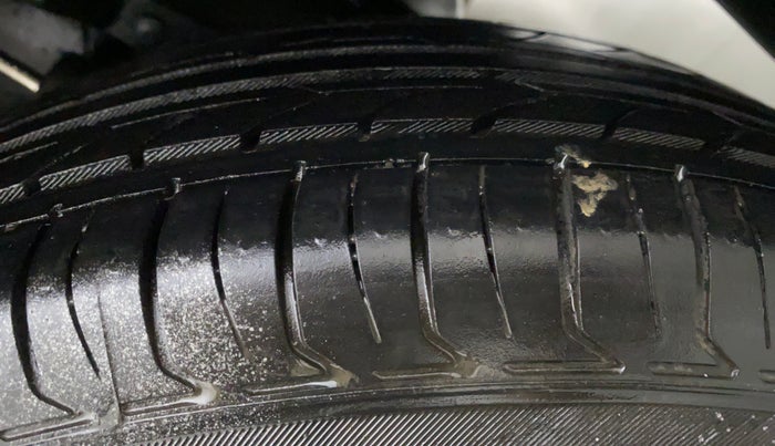 2011 Maruti Swift VXI, Petrol, Manual, 61,138 km, Left Rear Tyre Tread