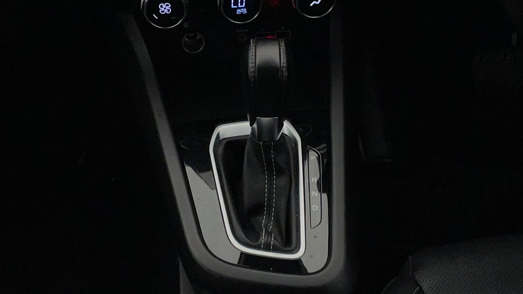 2023 Renault Arkana Zen, Automatic, 62451 km, Gear Lever 