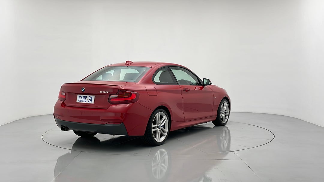 Right Back Diagonal (45- Degree) View