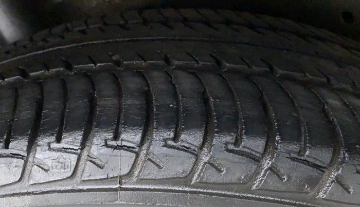 2014 Maruti Celerio ZXI D, Petrol, Manual, 61,987 km, Right Rear Tyre Tread