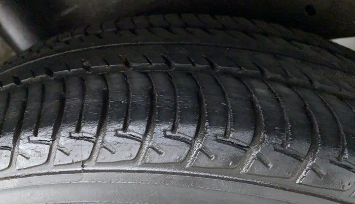 2014 Maruti Celerio ZXI D, Petrol, Manual, 61,987 km, Left Rear Tyre Tread
