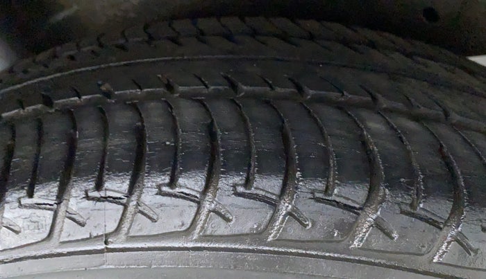 2014 Maruti Celerio ZXI D, Petrol, Manual, 61,987 km, Left Front Tyre Tread