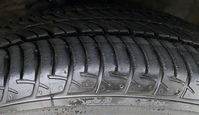 2014 Maruti Celerio ZXI D, Petrol, Manual, 61,987 km, Right Front Tyre Tread